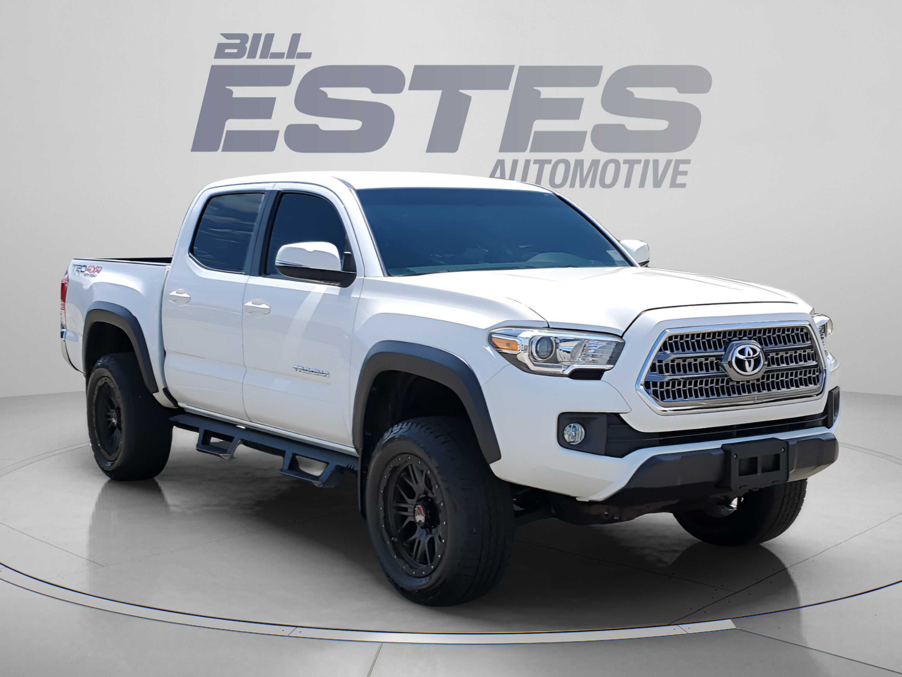 2016 Toyota Tacoma — detail view