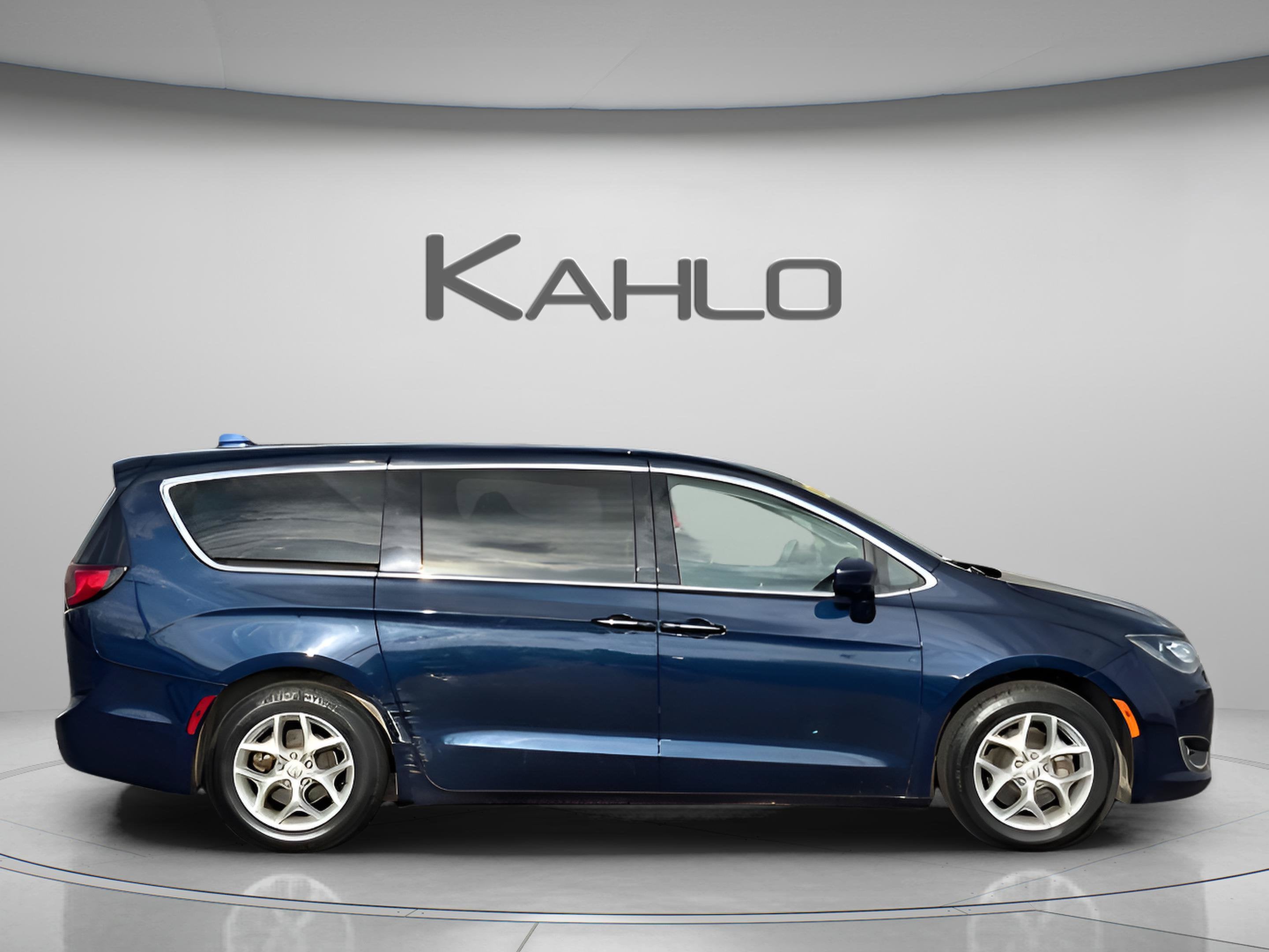 2018 Chrysler Pacifica — detail view
